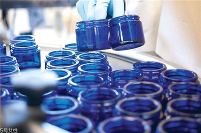 英國NYR適合誰用？Neal's Yard王牌產品盤點與玻璃瓶背后的純凈哲學